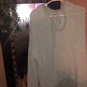 Popcorn sweater s/m fits more like a medium